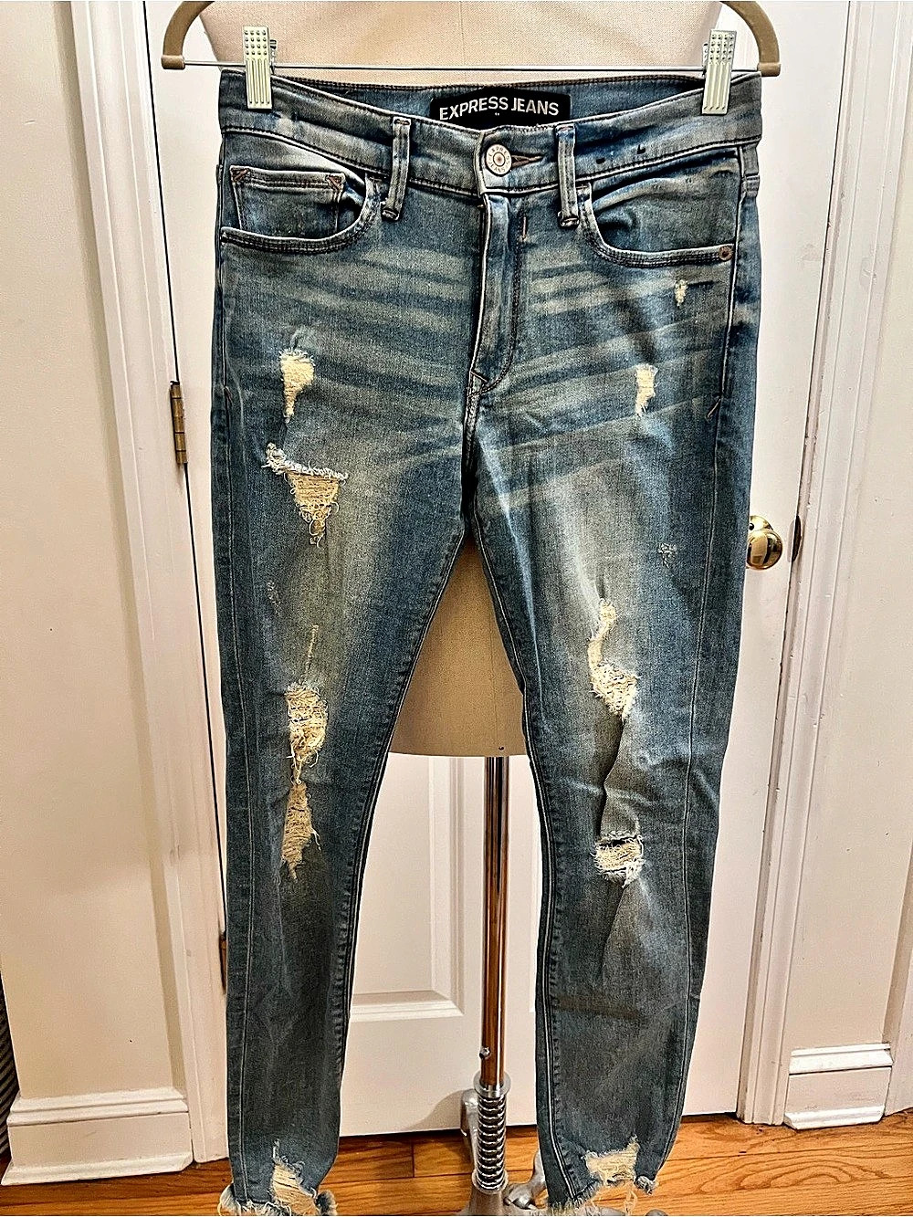 Express Ultimate Stretch Ankle Legging Mid Rise Distressed Blue Size 4 Jeans